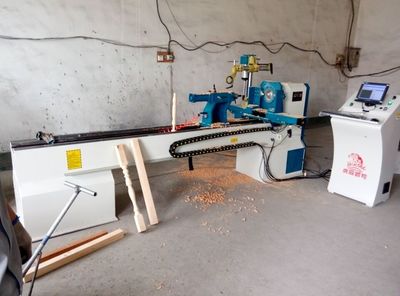 專業(yè)筑夢 2.5米大型數(shù)控木工車床助力建筑藝術(shù)與木立柱制造新紀(jì)元